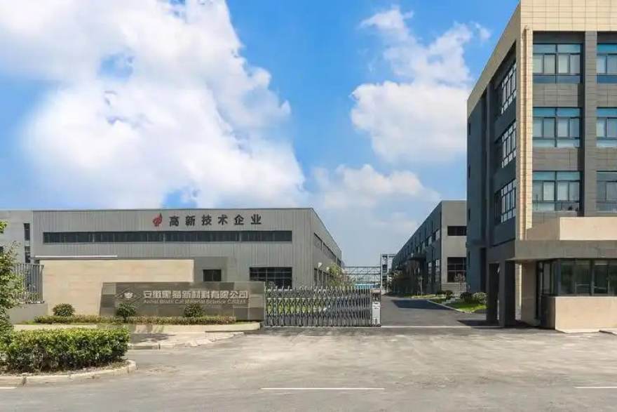 S16英雄联盟总决赛主舞台灯光与观众席全景